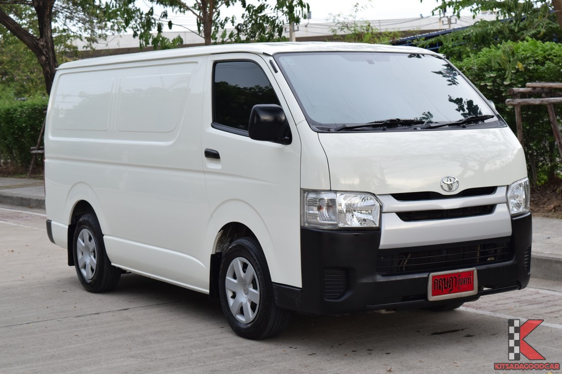 Toyota hiace 2015